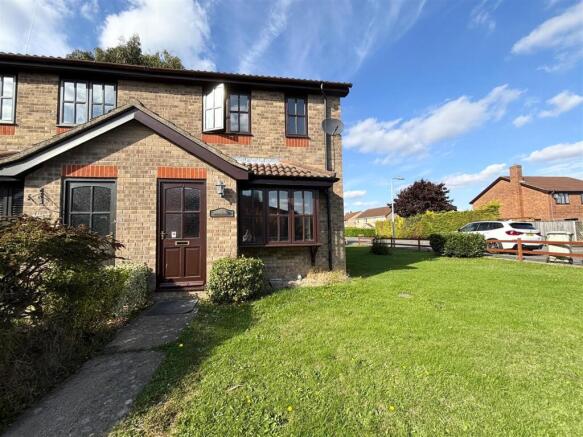 2 bed property, in Swallow Drive, £140,000