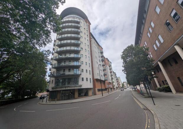 2 bed property, in Flat 63 Oceana Boulevard, £100,000