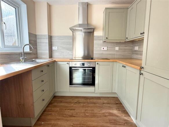 2 bed property, in Chichester Close, £175,000