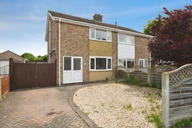 3 bed property, in Calder Road, £185,000
