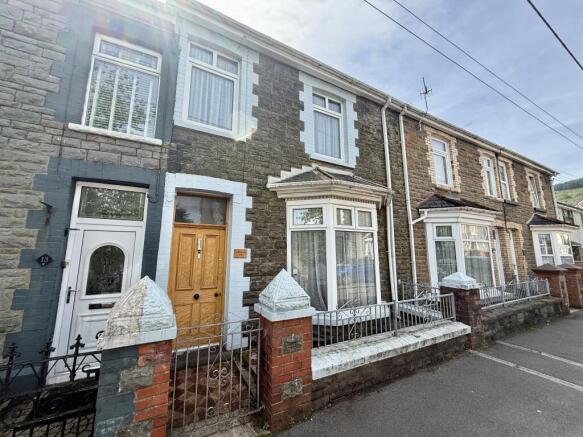 3 bed property, in Alexander Place, £150,000
