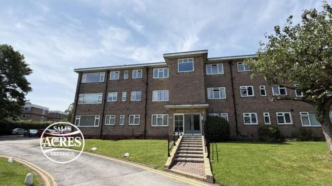 2 bed property, in Winchester Court, £125,000