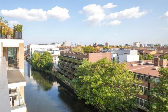 1 bed property, in Bankstock Buildings, £650,000