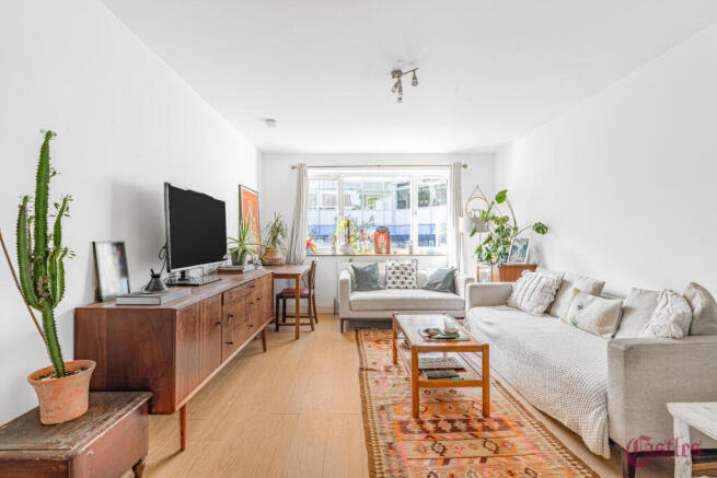 3 bed property, in Burnett Close, £670,000
