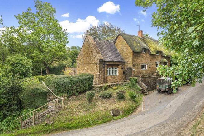 1 bed property, in Back Hill, £250,000