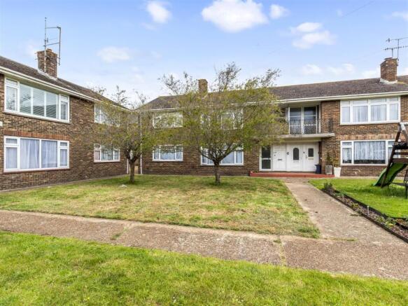 2 bed property, in Downview Road, £250,000