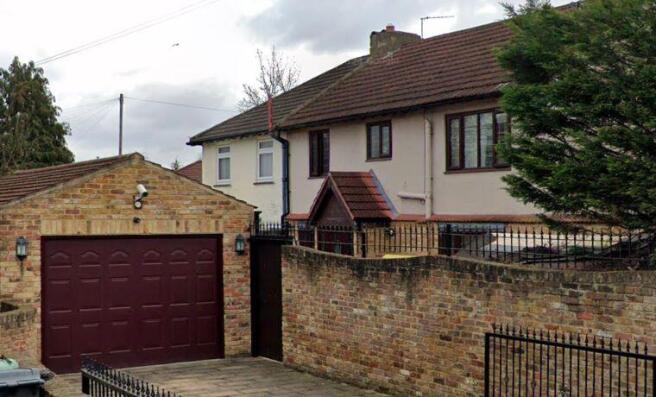 4 bed property, in 7 Mead Crescent, £550,000