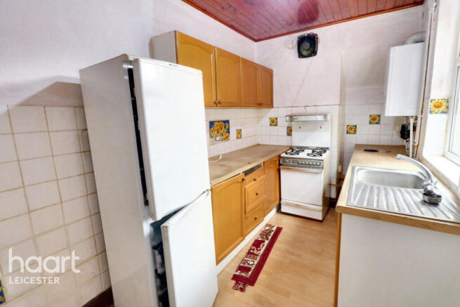 2 bed property, in Rowsley Street, £200,000