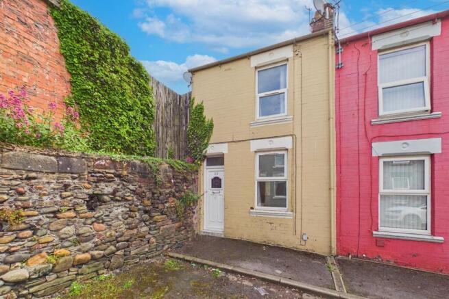 2 bed property, in Yeowartville, £65,000