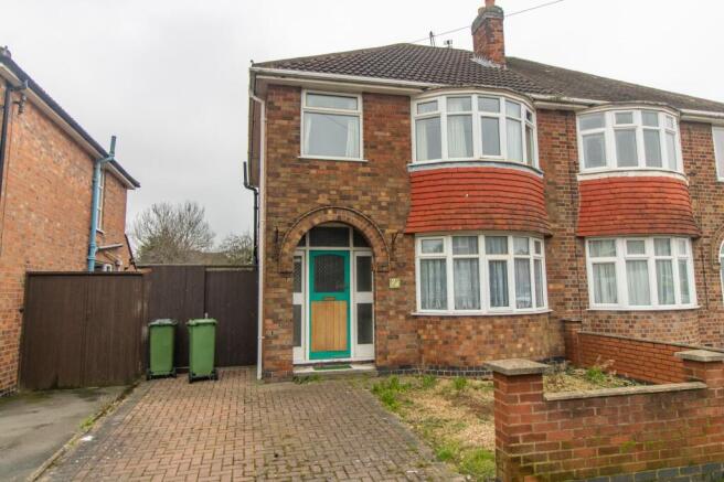 3 bed property, in Avon Road, £220,000