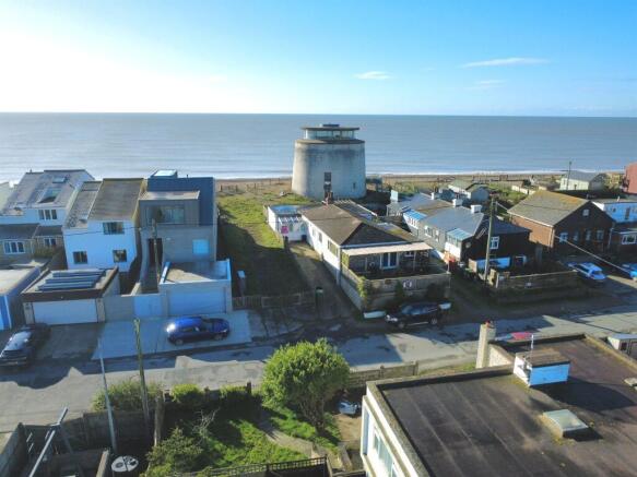3 bed property, in Coast Road, £250,000