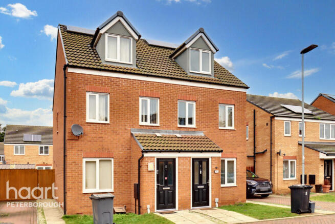 3 bed property, in Mollis Close, £260,000