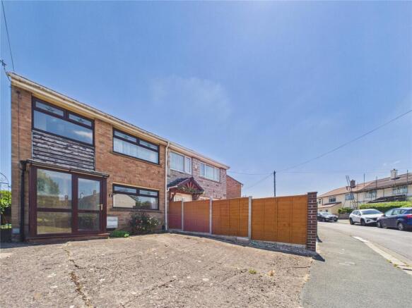 3 bed property, in Murford Avenue, £250,000