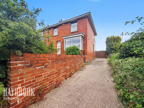 3 bed property, in Piccadilly Road, £210,000