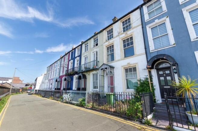4 bed property, in Segontium Terrace, £190,000