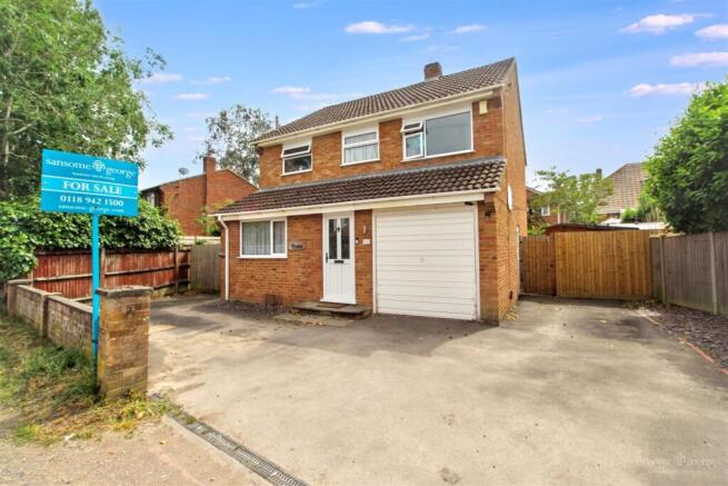 4 bed property, in Oak Tree Walk, £475,000