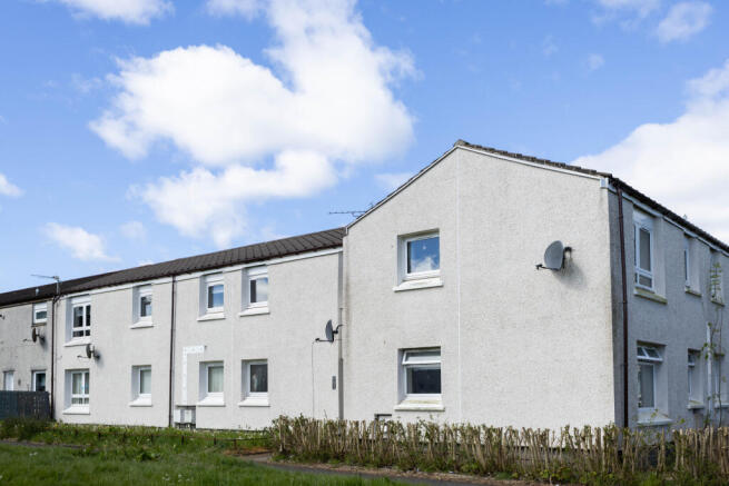 2 bed property, in Carron Place, £52,000