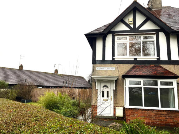 2 bed property, in Willows Avenue, £150,000