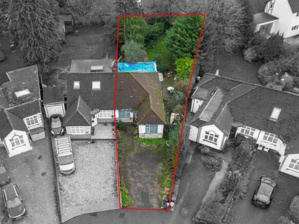 2 bed property, in Gerrard Gardens, £535,000