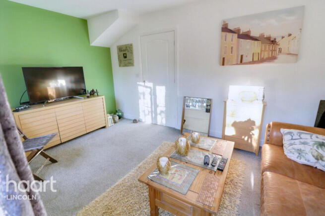 2 bed property, in Coach Mews, £160,000