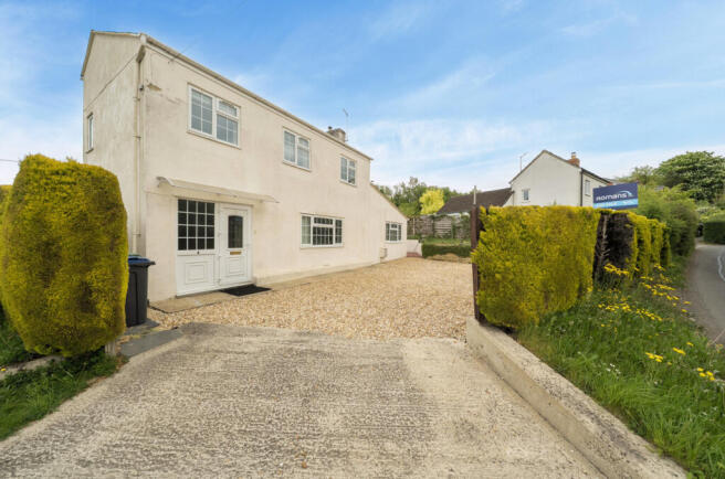 3 bed property, in Lydiard Green, £450,000