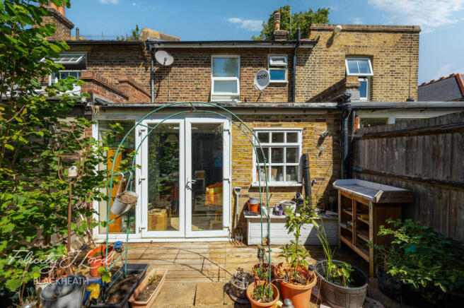 2 bed property, in Lyveden Road, £600,000