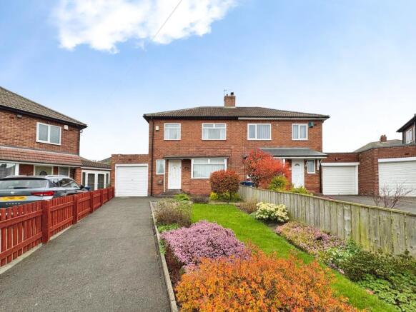 3 bed property, in Greenside Crescent, £170,000