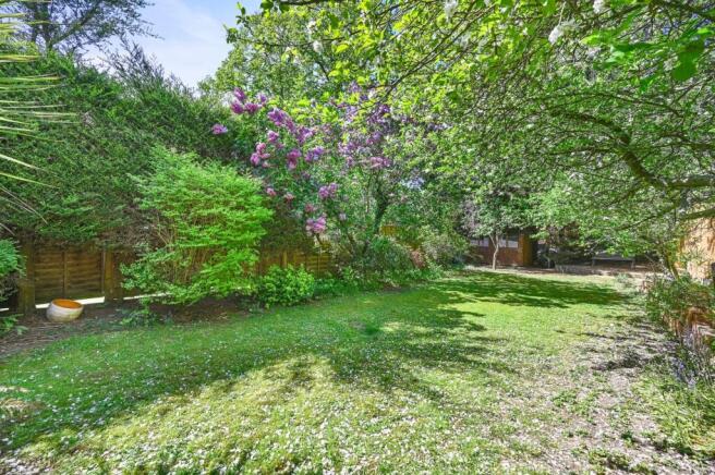 3 bed property, in Heathfield Road, £750,000