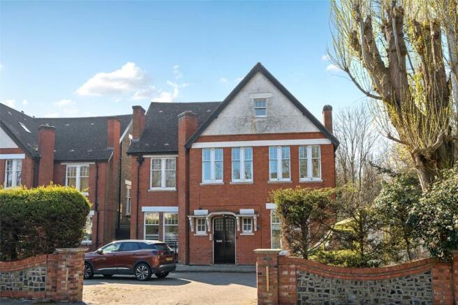 3 bed property, in Hervey Road, £550,000