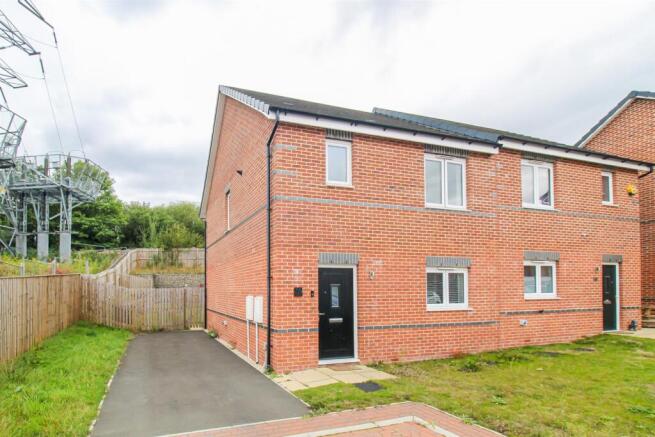 3 bed property, in Littlewood Crescent, £180,000