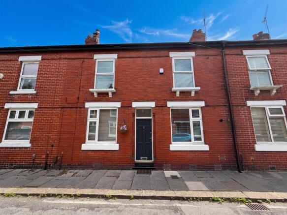 2 bed property, in Birch Avenue, £290,000