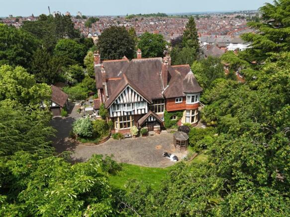 7 bed property, in Elmfield Avenue, £1,700,000