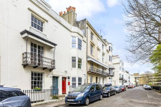 5 bed property, in Russell Square, £985,000