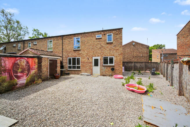 3 bed property, in 94 Great Meadow, £95,000