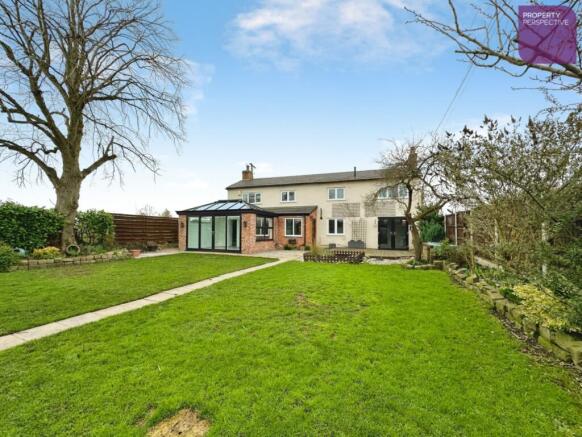 3 bed property, in Broad Lane, £350,000