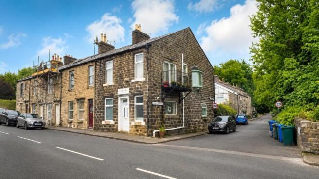 2 bed property, in Bury Road, £150,000