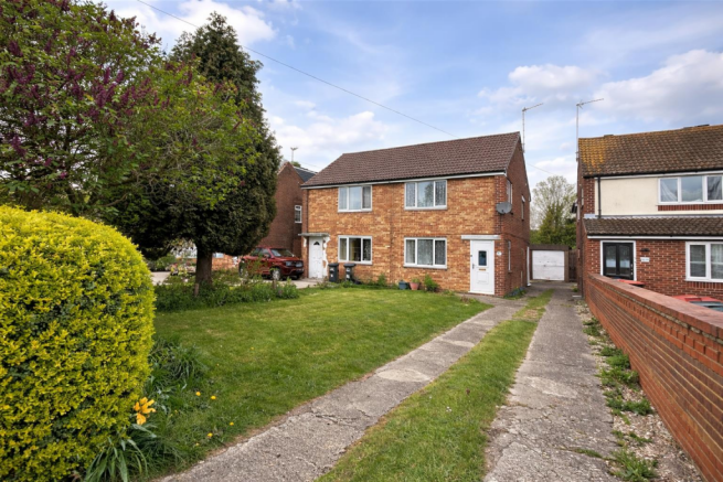 2 bed property, in Newton Road, £289,995