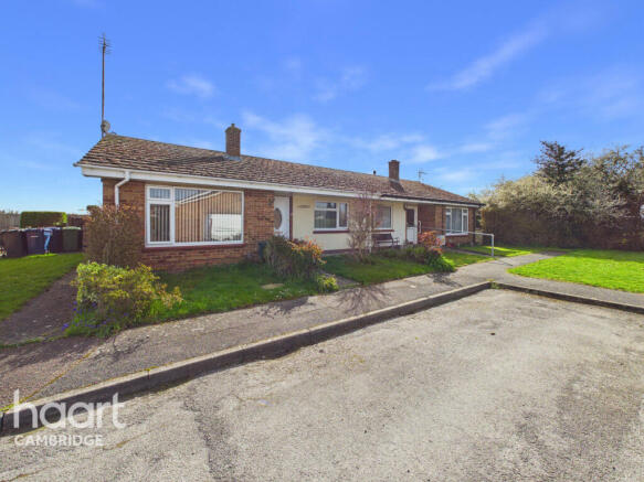 2 bed property, in Plantation Road, £290,000