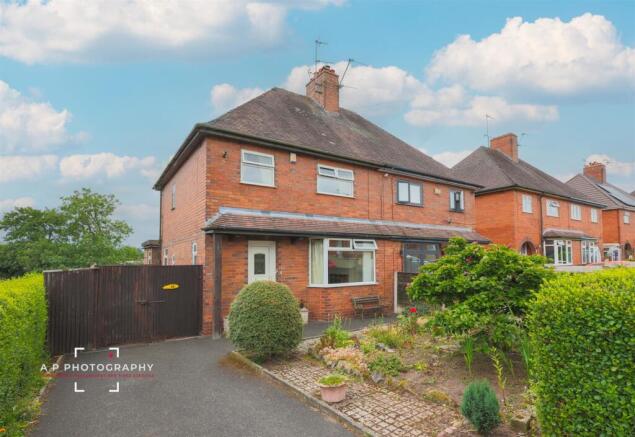 3 bed property, in Churchill Road, £200,000