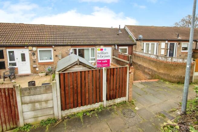 2 bed property, in Barnabas Walk, £70,000