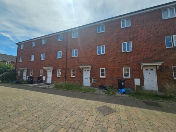 3 bed property, in 14 Amis Walk, £259,000