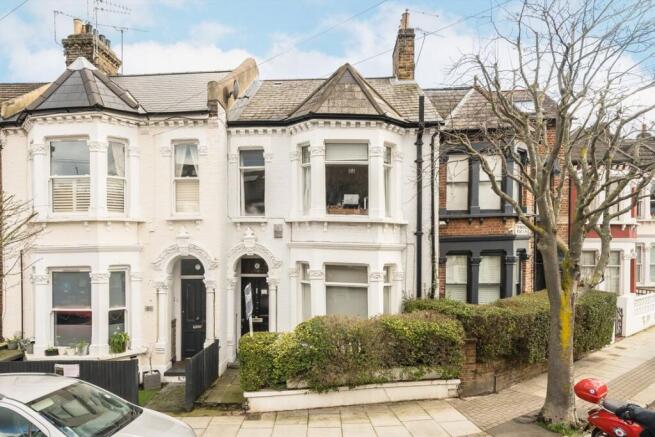 4 bed property, in Taybridge Road, £1,325,000