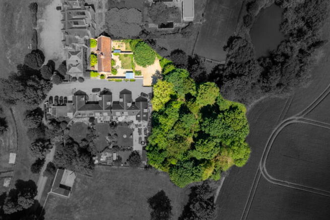 4 bed property, in Shudy Camps Park, £995,000