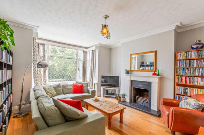 5 bed property, in Norfolk Gardens, £500,000