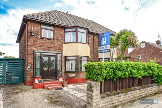 3 bed property, in Hurst Park Drive, £230,000