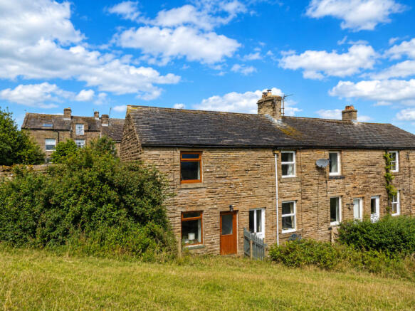 2 bed property, in Burtersett, £165,000