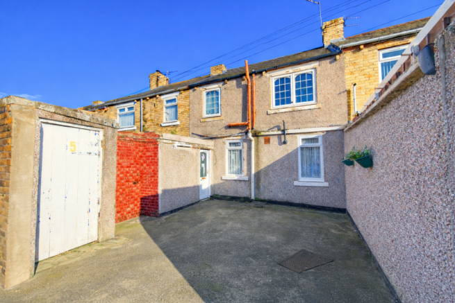 2 bed property, in 5. Henley Square Lynemouth, £30,000