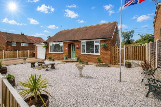 2 bed property, in Windsor Road, £350,000