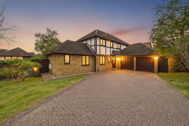 4 bed property, in Church Hams, £800,000