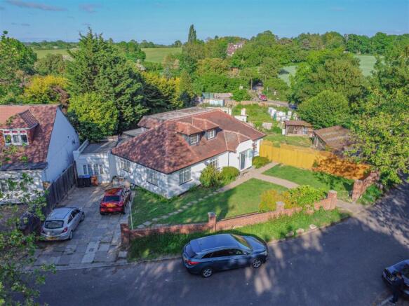 4 bed property, in Swanland Road, £765,000